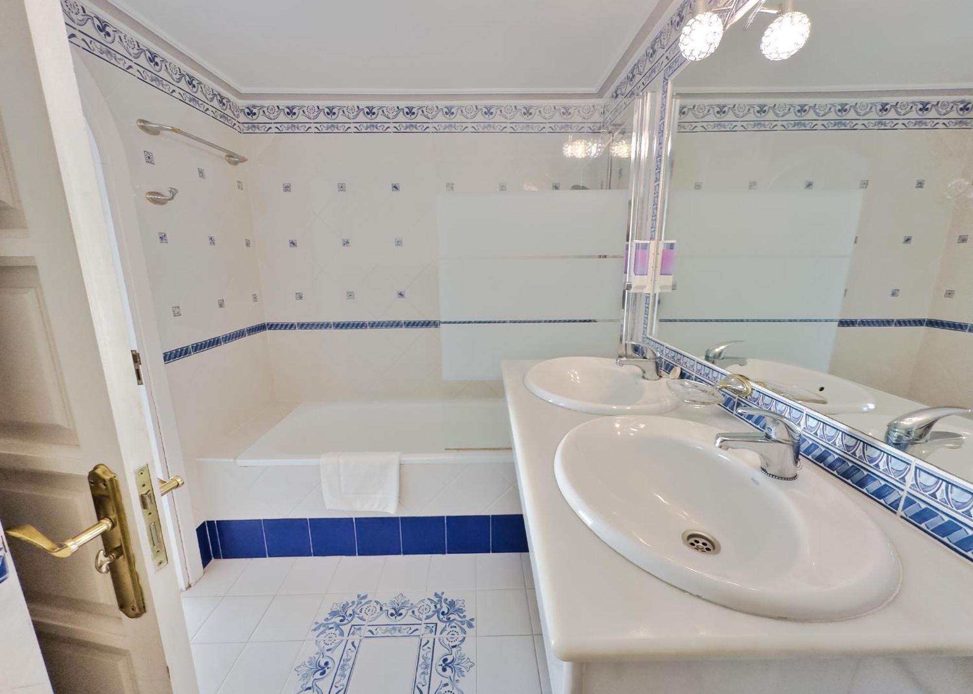 Skol 508 West Facing Duplex Apartment With Amazing Sea Views 马尔韦利亚 外观 照片